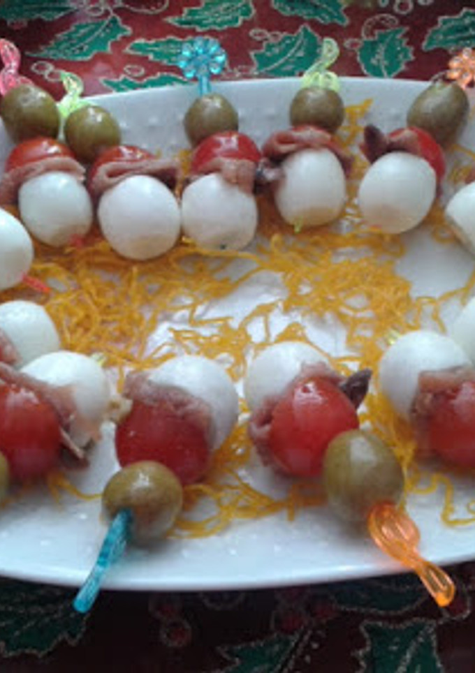 Una foto de Banderillas de huevos de codorniz