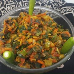 A picture of Spring onion and bhavnagari gathiya nu shak.