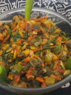 A picture of Spring onion and bhavnagari gathiya nu shak.
