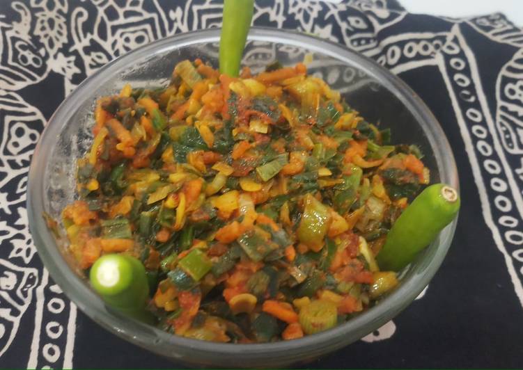 Recipe of Favorite Spring onion and bhavnagari gathiya nu shak