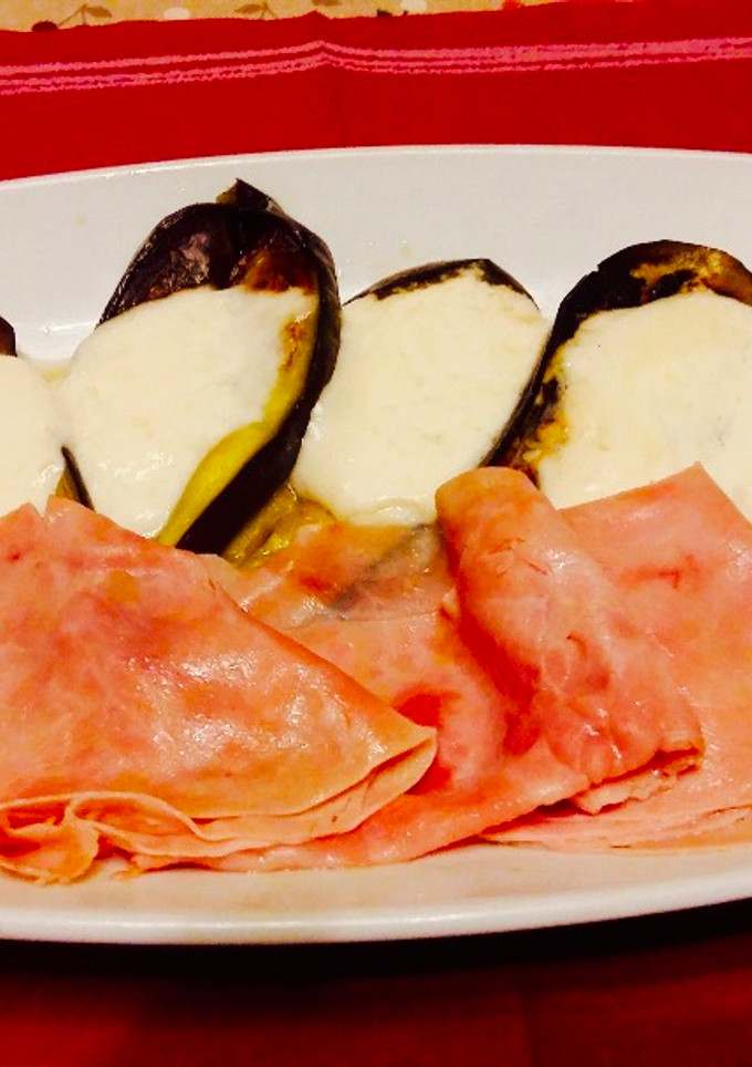 Una foto de Berenjenas con  pavo y queso burratine