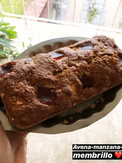 Una foto de Budín de manzanas, avena y membrillo (sin manteca) 🍎