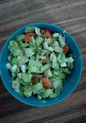 Una foto de Ensalada de verduras al vapor con queso panela y pechuga