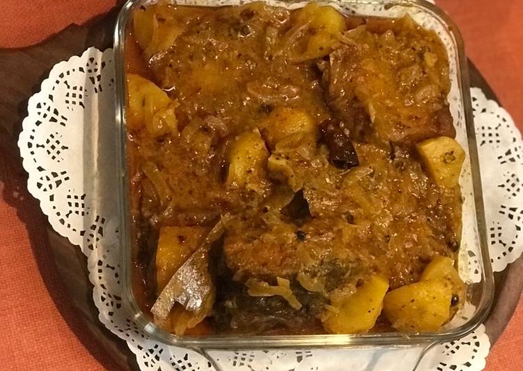 Doi-Katla Kalia (Carp Fish in Yoghurt Curry