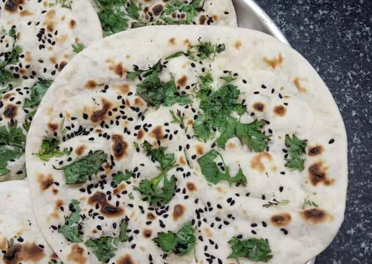 Step-by-Step Guide to Make Perfect 3 Types of Naan - Plain/Butter Naan, Garlic Butter Naan and Stuffed Cheesy Garlic Naan !!
