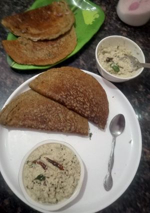 स्प्राउट मूंग डोसा (sprouts moong dosa recipe in Hindi) रेसिपी मुख्य फोटो