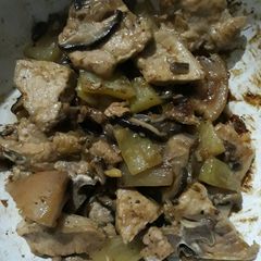 A picture of Pork with Shiitake Mushroom and PearSquash in oyster sauce.