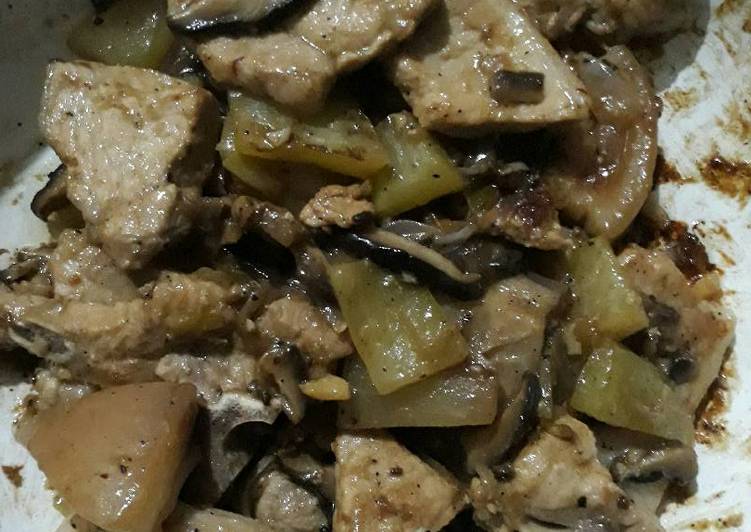 Recipe of Ultimate Pork with Shiitake Mushroom and PearSquash in oyster sauce