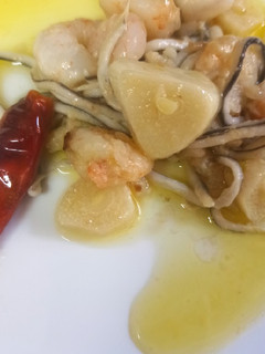 Una foto de Gambas peladas con anguriñas