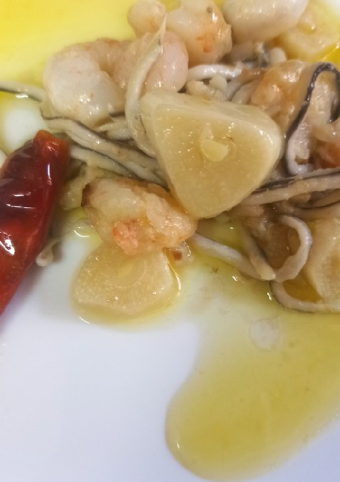 Una foto de Gambas peladas con anguriñas