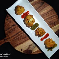 A picture of Paneer Pakoras.