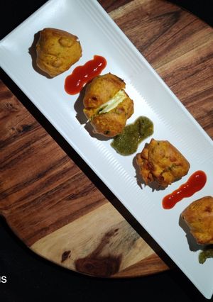 A picture of Paneer Pakoras.