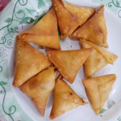 A picture of Beef mince samosa.