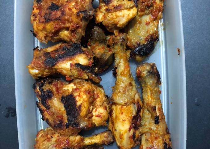 Resep Ayam Bakar Bumbu Merah Komplit Oleh Ira - Cookpad