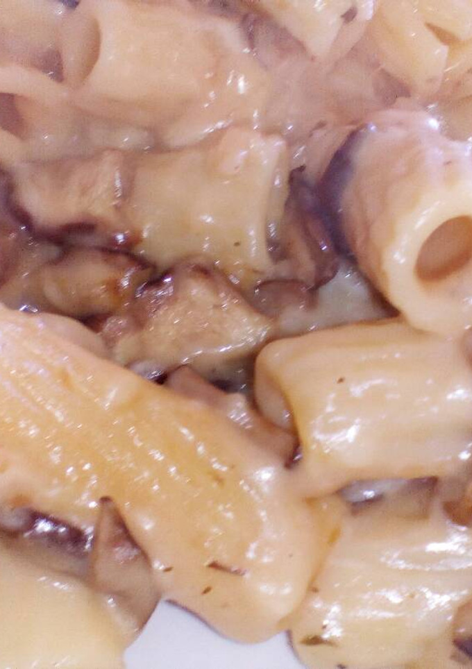 Una foto de Macarrones con bechamel de boletus🍄🍝