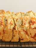 Pull-apart Cheesy Garlic Bread