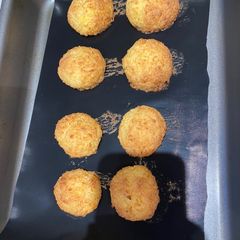A picture of Coconut macaron (جوزية) in Arabic Iraqi language.