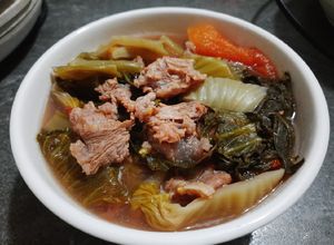 Hình của món Canh cải chua thịt bò.