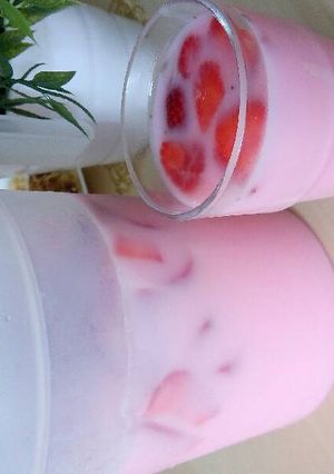 Foto resep Es susu strawberry 🍓