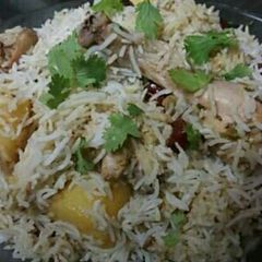 A picture of White Chicken Biryani.
