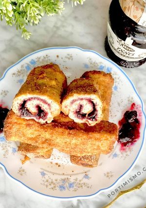 Una foto de Torrijas roll rellenas de mermelada