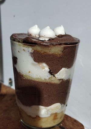 Una foto de Postre dulce con vino oporto