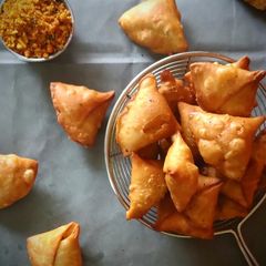 A picture of Farsan samosa.