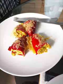 Una foto de Pimientos de piquillo rellenos de pollo