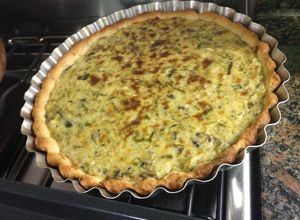 Una foto de Tarta de puerros y portobelos con masa de vino