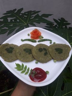 मूंग दाल और मटर इडली (Moong dal aur matar idli recipe in hindi) रेसिपी मुख्य फोटो