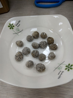 幼兒餐點-芝麻鮮奶麻糬 的食譜成品照片