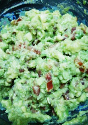A picture of Homemade guacamole.