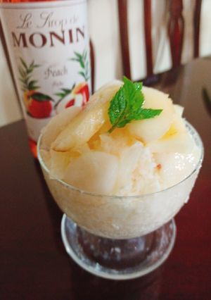 A picture of Divine Peach Milk shaved ice.