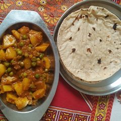 Aloo matar with Chapati A picture of Aloo matar with Chapati.