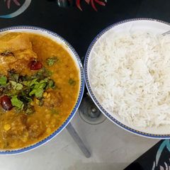 Daal gosht with steam rice A picture of Daal gosht with steam rice.