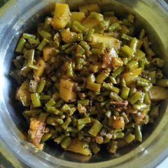 A picture of Aloo beans.