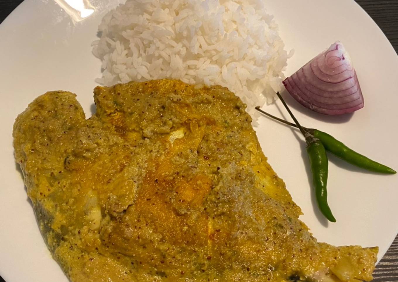 Pomfret in gravy