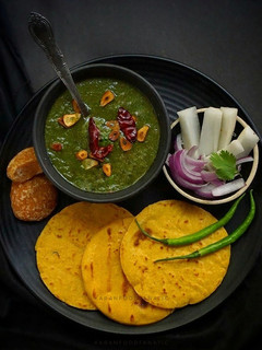 सरसों का साग (Sarson Ka Saag recipe in Hindi) रेसिपी मुख्य फोटो