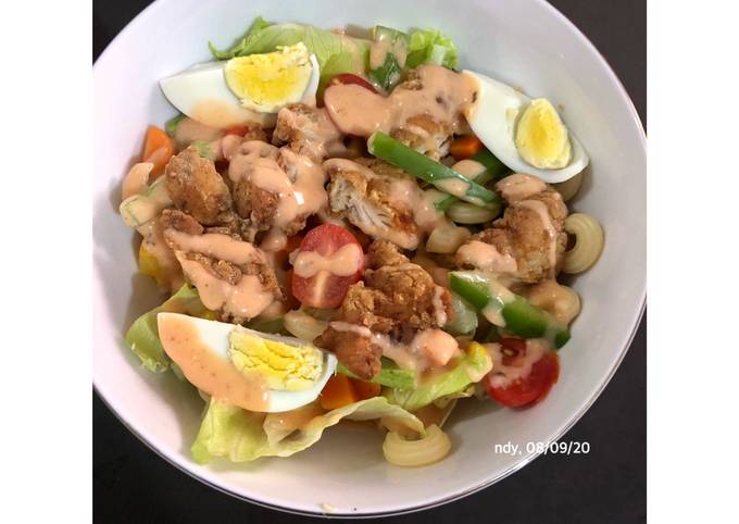 Bagaimana Menyiapkan Crispy Chicken Salad Anti Gagal