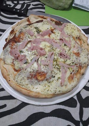 Una foto de Terminamos el finde con una peli y una rica Pizza Caserita 🍻