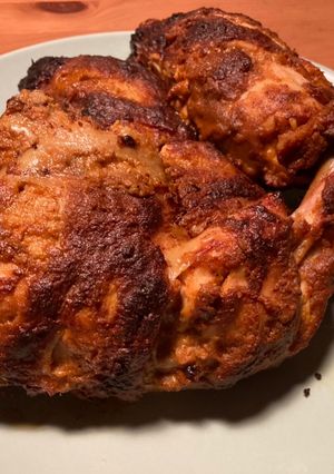 Una foto de Murg Tandoori (तंदूरी चिकन रेसिपी) (Pollo Tandoori)