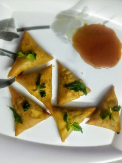 சமோசா (Samosa recipe in tamil) செய்முறை முக்கிய புகைப்படம்