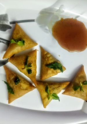 சமோசா (Samosa recipe in tamil) செய்முறை முக்கிய புகைப்படம்