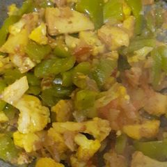 A picture of Aalu ghobhi shimla mirchi ki veg.