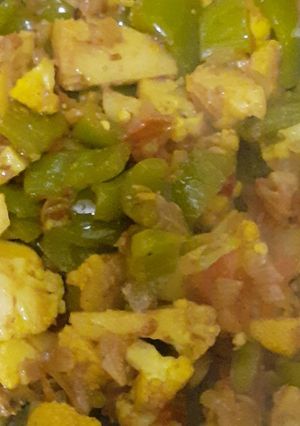 A picture of Aalu ghobhi shimla mirchi ki veg.