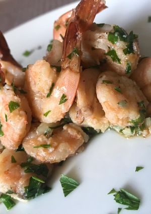 Una foto de Camarones al Ajillo Rostizado