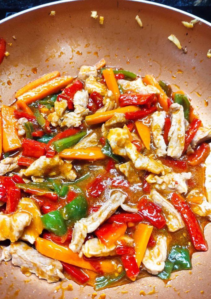 Una foto de Carne con verduras estilo asiático