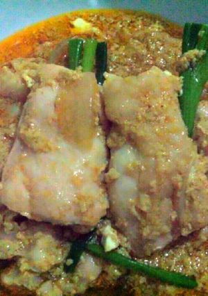 รูปของ สะโพกไก่ผัดผงกะหรี่
