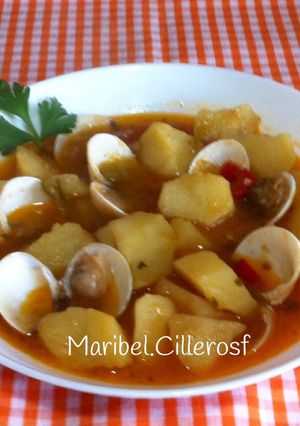 Una foto de Patatas con almejas