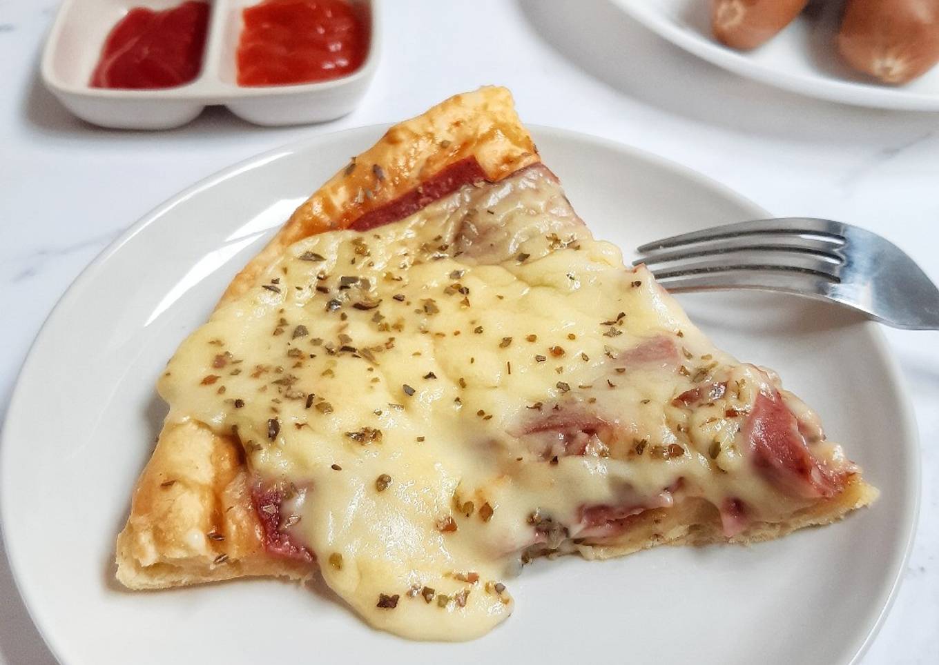 Pizza with bechamel sauce